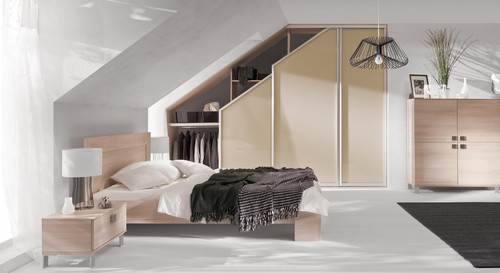 Jak funkcjonalnie i modnie zaaranżować małą sypialnię?